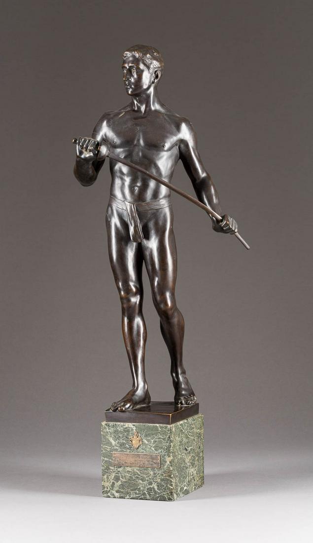 RUDOLF KAESBACH 1873 Mönchengladbach - 1955 Berlin: RUDOLF KAESBACH 1873 Mönchengladbach - 1955 Berlin Der Florettkämpfer Bronze, dunkel patiniert, grüner Marmor. Ges.- H. 71,5 cm, H. 60 cm (Figur). Auf der Plinthe bezeichnet 'R. Kaesbac