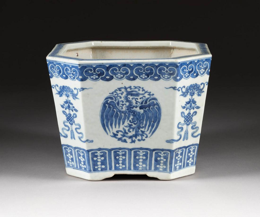 BLUMENTOPF MIT DEKOR VON PHÖNIXEN China, spä (1 of 1)