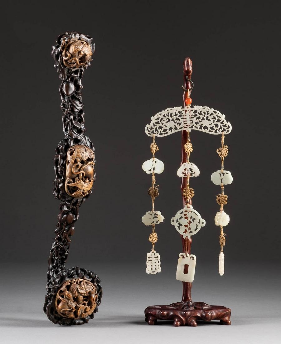 JADE-ANHÄNGER UND RUYI-ZEPTER China, Qing-Dynastie (1 of 1)