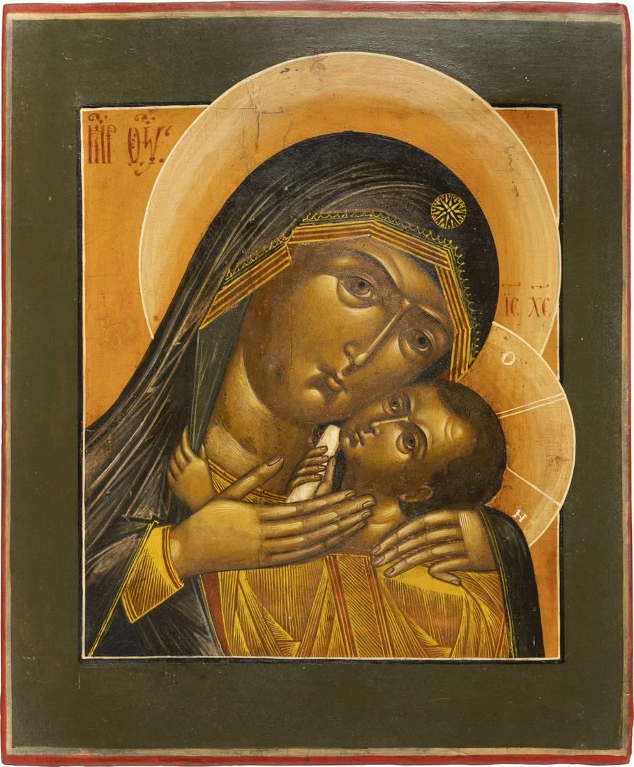 AN ICON OF THE KASPEROVSKAYA MOTHER OF GOD: IKONE MIT DER GOTTESMUTTER 'KASPEROWSKAJA' Russland, 1. HÃ¤lfte 19. Jh. Verbund zweier Bretter mit zwei RÃ¼ckseiten-Sponki (verloren). Kowtscheg, Eitempera auf Kreidegrund. 35,4 x 29,5 cm. Mini. r