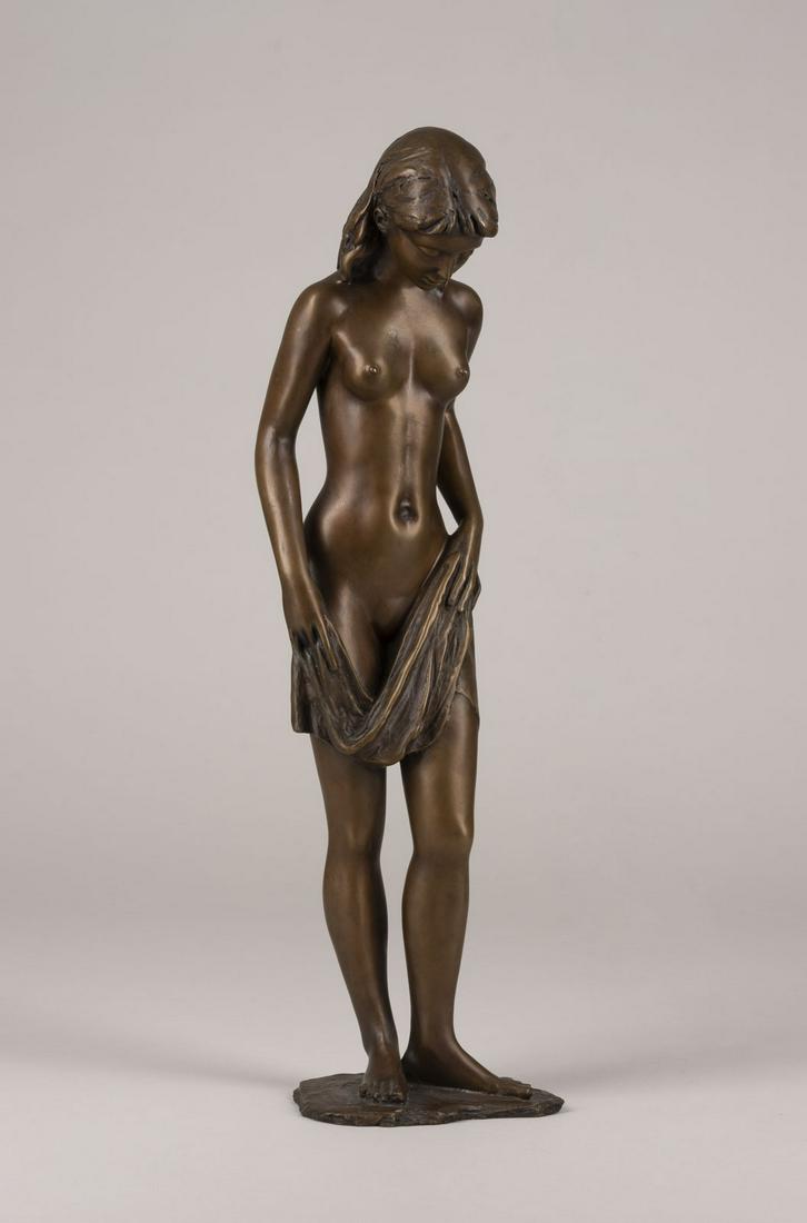 ERWIN A. SCHINZEL, WEIBLICHER AKT MIT TUCH ('SIE SENKT DEN BLICK'): ERWIN A. SCHINZEL 1919 Jaegerndorf (Sudetenland) - 2018 Karlsruhe FEMALE NUDE WITH CLOTH ('SHE LOWERS HER GAZE') Bronze, dark brown patina. H. ca. 51 cm. Signed, dated '1988' and numbered '300/349' on