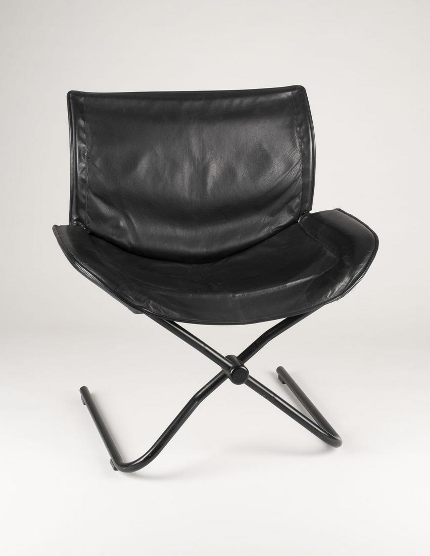 SIMON DESANTA, STUHL 'FALTSCHWINGER': SIMON DESANTA 1952 Vlotho COLLAPSIBLE CANTILEVER CHAIR 'FALTSCHWINGER' Germany, COR Sitzmoebel, design 1989 Varnished metal tube, black leather cover, plastic, can be folded. H. 86 cm, w. 78 cm, d. 55