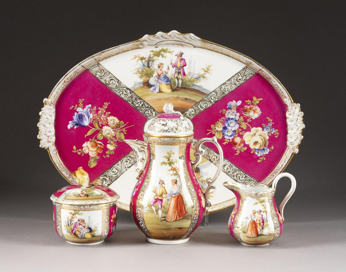 VIERTEILIGES KAFFEESERVICE MIT GALANTEN SZENEN (1 of 1)