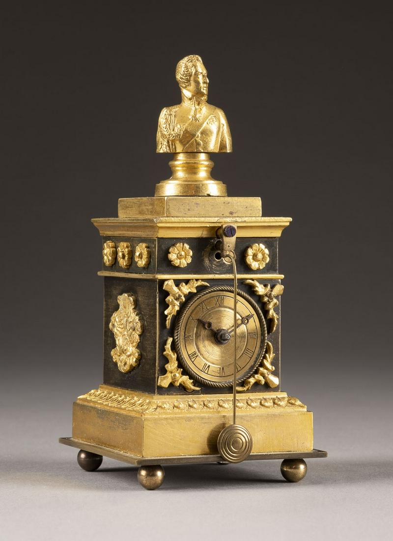 MINIATUR-VORDERZAPPLER MIT EINER BUESTE (1 of 1)