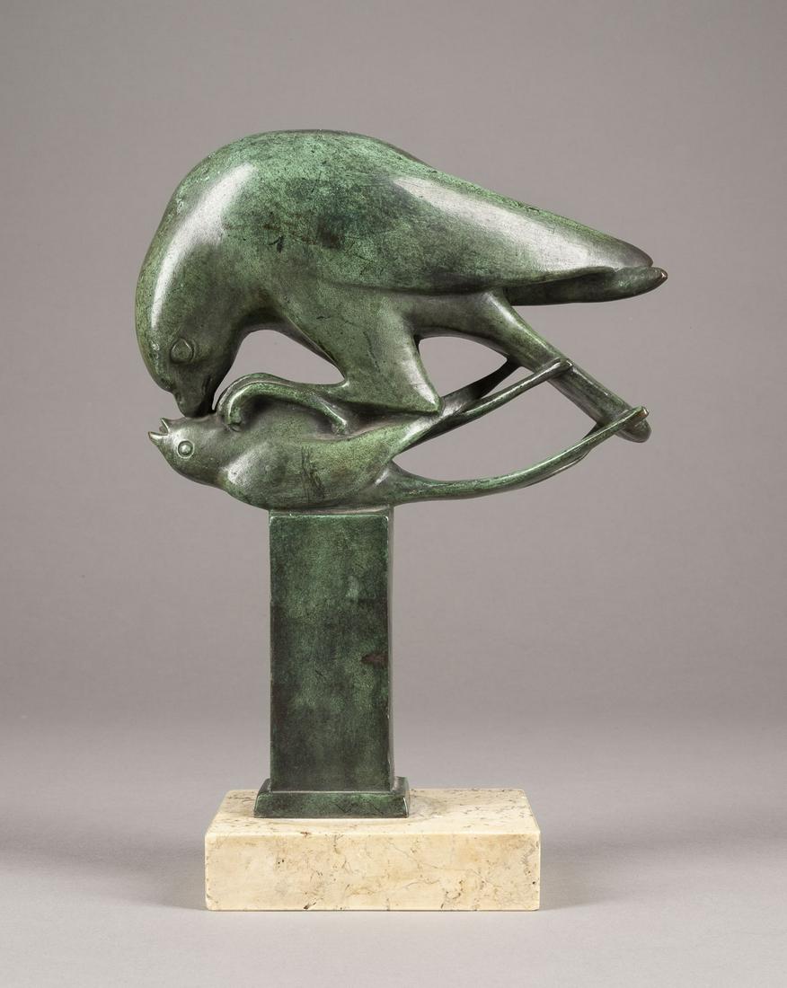 KARL SCHMIDT-DIETFURT FALKE MIT SEINER BEUTE: KARL SCHMIDT-DIETFURT 1893 Nuernberg - vor 1958 wohl in Muenchen FALKE MIT SEINER BEUTE Bronze, gruenlich patiniert, Steinsockel. H. 25,5 cm (ohne Steinsockel). Auf der hohen Plinthe rueckseitig signi