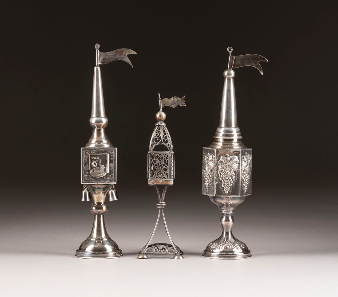 DREI JUDAIKA-BESAMIMTUERMCHEN  20. Jh.  Silber. H. 16,8-21,7 (1 of 1)