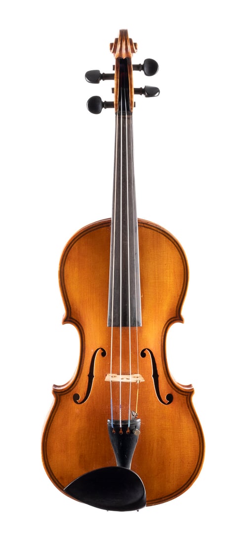 VIOLINE AUGUST MARTIN LUDWIG GEMUENDER New York, 1891 Zwei: VIOLIN AUGUST MARTIN LUDWIG GEMUENDER New York, 1891 Two-piece spruce top and flamed maple back, light brown-orange varnish, double purfling on both sides. 4/4 violin, l. 60 cm, body l. 36 cm. Violin