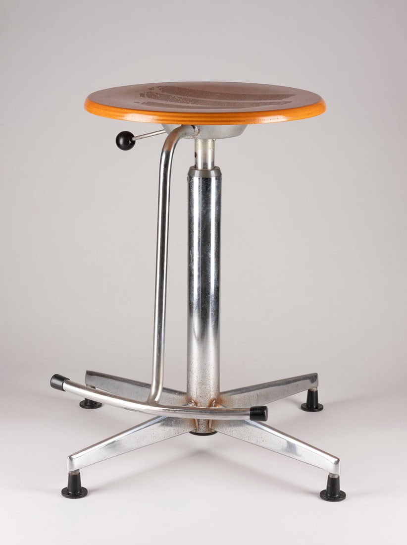 EGON EIERMANN (IM STILE VON): IN THE MANNER OF EGON EIERMANN 1904 Potsdam - 1970 Baden-Baden ADJUSTABLE WORK STOOL / LABORATORY STOOL Germany, Wilde & Spieth, around 1970 Laminated beech wood, with clear varnish, metal chrome-plat