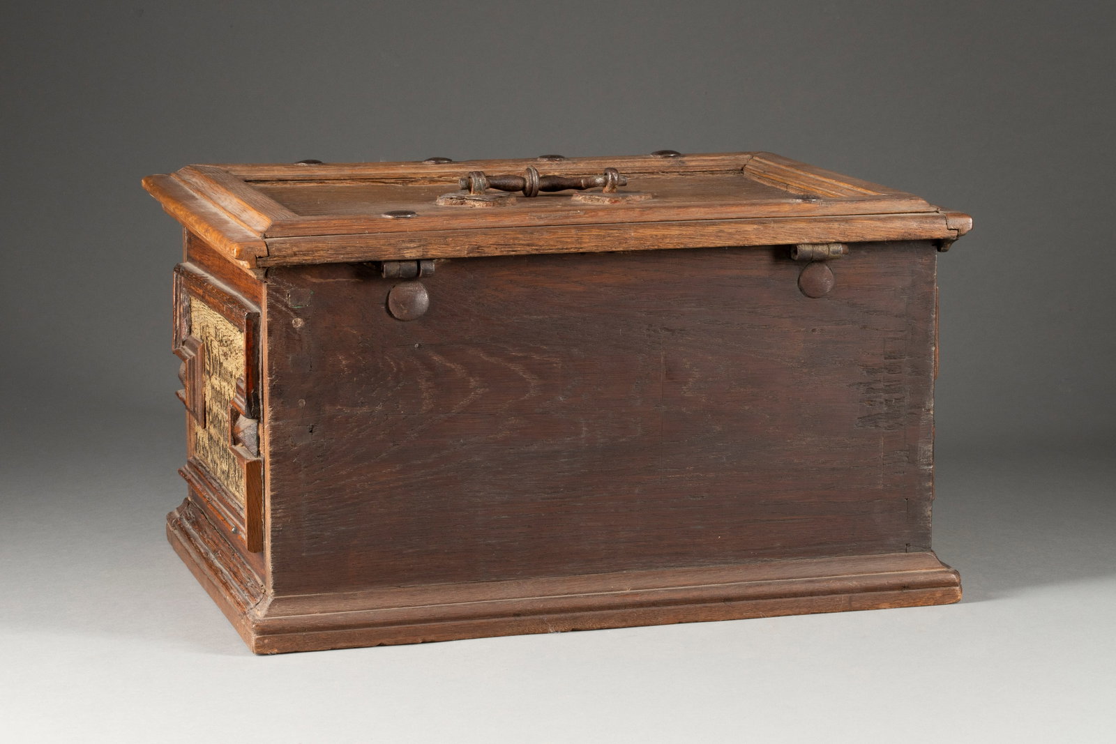 DOKUMENTENTRUHE: DOCUMENT CHEST German, dated 1660 Oak wood, part. carved and polychrome painted, iron. 25x45x32cm. Luchtenberg collection inventory number 'M/b 9'. Rectangular shape with hinged, lockable lid (1 key a