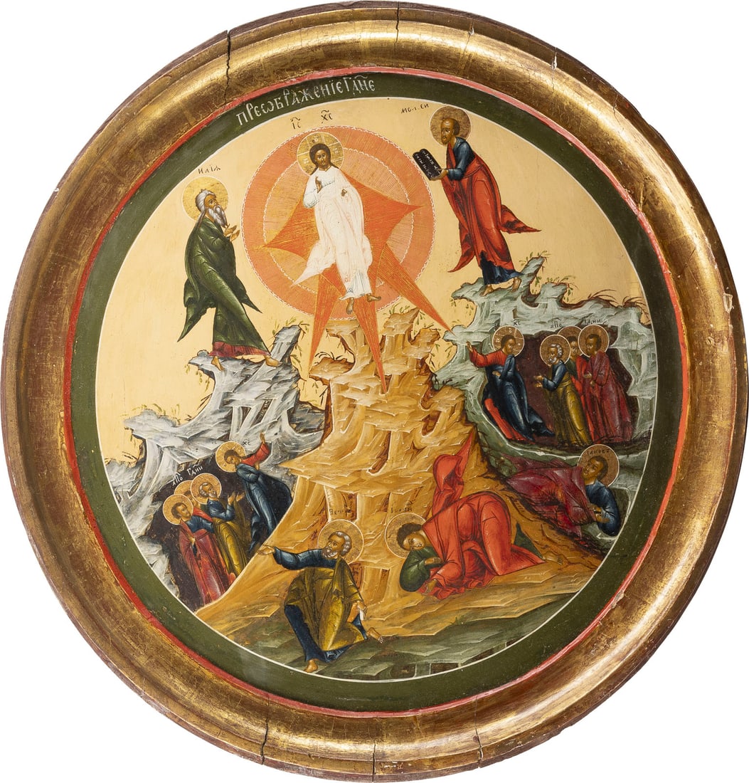 GROSSFORMATIGE IKONE MIT DER VERKLÄRUNG CHRISTI AUS EINER KIRCHEN-IKONOSTASE: A LARGE ICON SHOWING THE TRANSFIGURATION OF CHRIST FROM A CHURCH ICONOSTASIS Russian, circa 1800 Tempera on wood panel. The haloes and border made of gold. Minimally restored. Diam. 57 cm._x0013_GROSS
