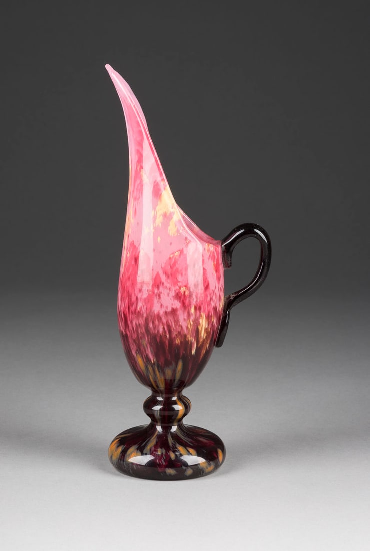 CHARLES SCHNEIDER KANNE: CHARLES SCHNEIDER 1881 Château-Thierry - 1953 Epinay-sur-Seine KANNE Frankreich, Epinay-sur-Seine, 1920er Farbloses Glas, rosafarbene, gelbe und dunkelviolette Pulvereinschmelzungen, ausgekugelter Ab