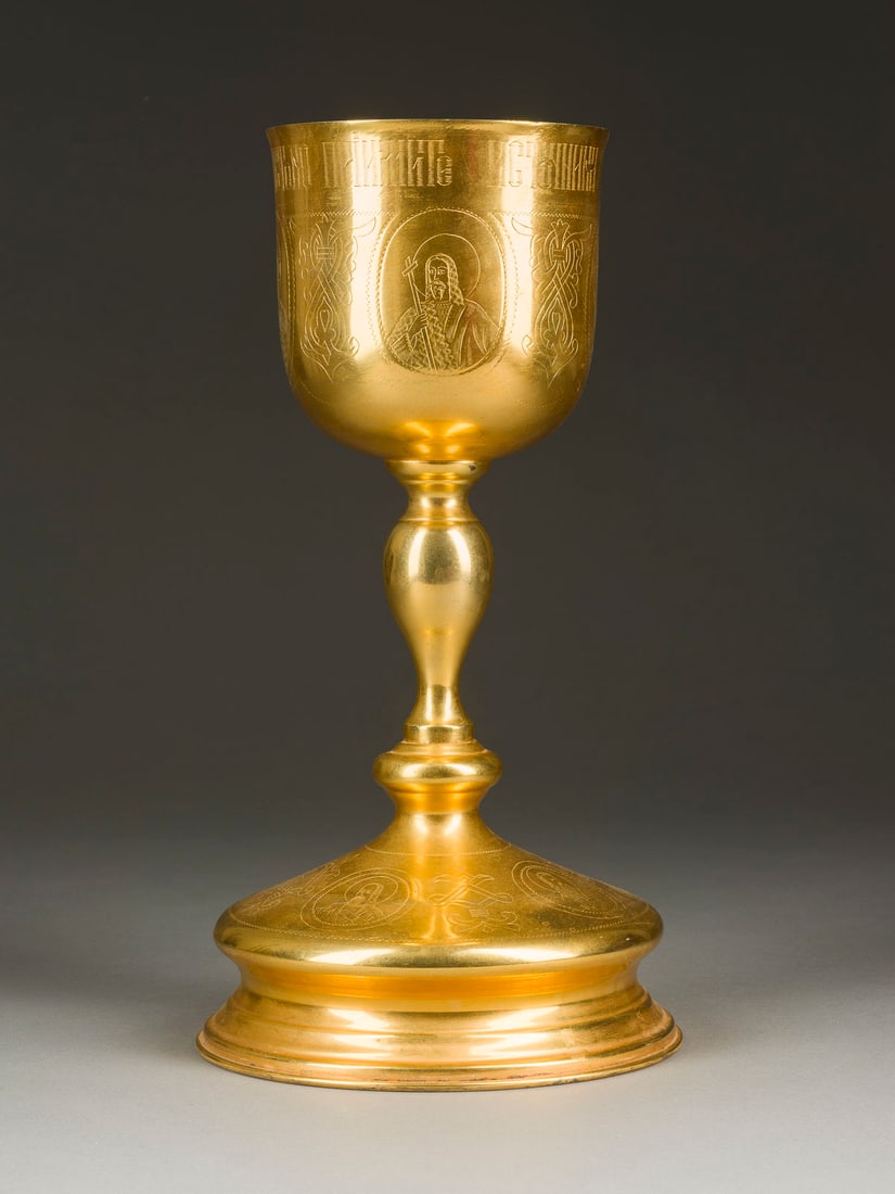 ABENDMAHLSKELCH MIT DEESIS UND DEN EVANGELISTEN: A CHALICE DEPICTING THE DEISIS AND THE FOUR EVANGELISTS Russian, circa 1860 Gilded metal. 31 cm high.ABENDMAHLSKELCH MIT DEESIS UND DEN EVANGELISTEN Russland, um 1860 Metall, vergoldet und graviert. H