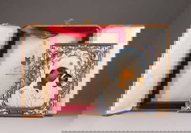 BEDEUTENDE IKONE MIT DER GOTTESMUTTER VON KASAN (KASANSKAJA) MIT CLOISONNÉ-EMAIL-OKLAD IM ORIGINAL-