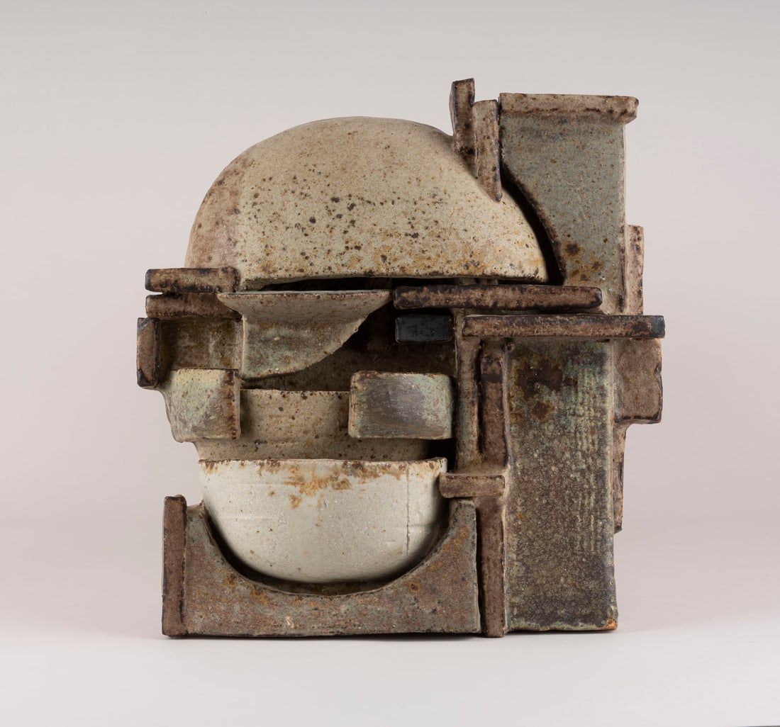 ROBERT STURM - WANDPLASTIK: ROBERT STURM 1935 Bad Elster - 1994 Fulda WALL SCULPTURE 1975 Pale earthenware, matt multi-tone glaze in green and soil shades, sculptural form made of slabs, rods and bowls. H. 38 cm, W. max. 36 cm, 