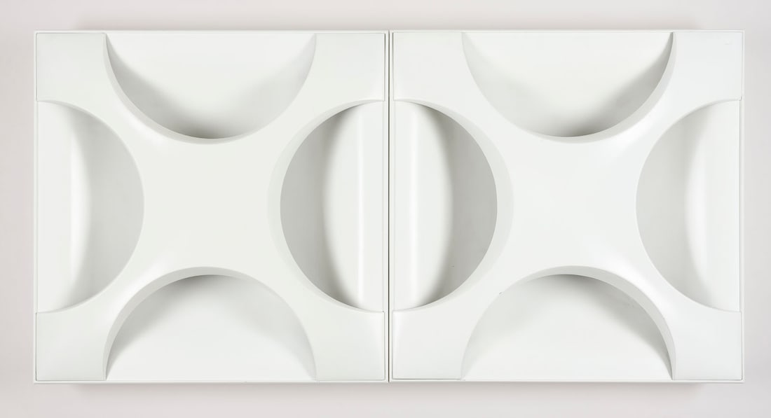 ROLF KRUEGER - PAAR LEUCHTEN MODELL '7398 - KREUZAUSTER': ROLF KRUEGER 1939 Hamburg - lives in Arnsberg A PAIR OF '7398 - CROSS OYSTER' LAMPS Staff Leuchten GmbH, Lemgo, Design 1968 White lacquered metal, each 4-light electrified, untested. H. 16 cm, W. 62,5