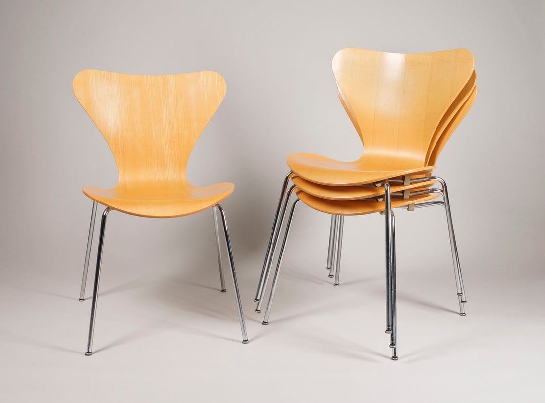 ARNE JACOBSEN - VIER STUEHLE MODELL '3107': ARNE JACOBSEN 1902 Kopenhagen - 1971 ebenda FOUR CHAIRS MODEL '3107' Denmark, Fritz Hansen, Design 1955, made in 1993 Plywood veneer, likely maple, chrome-plated steel, plastic. H. 76 cm, W. 52 cm, D.