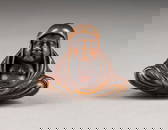 EIN HOLZGESCHNITZTES NETSUKE VON DARUMA