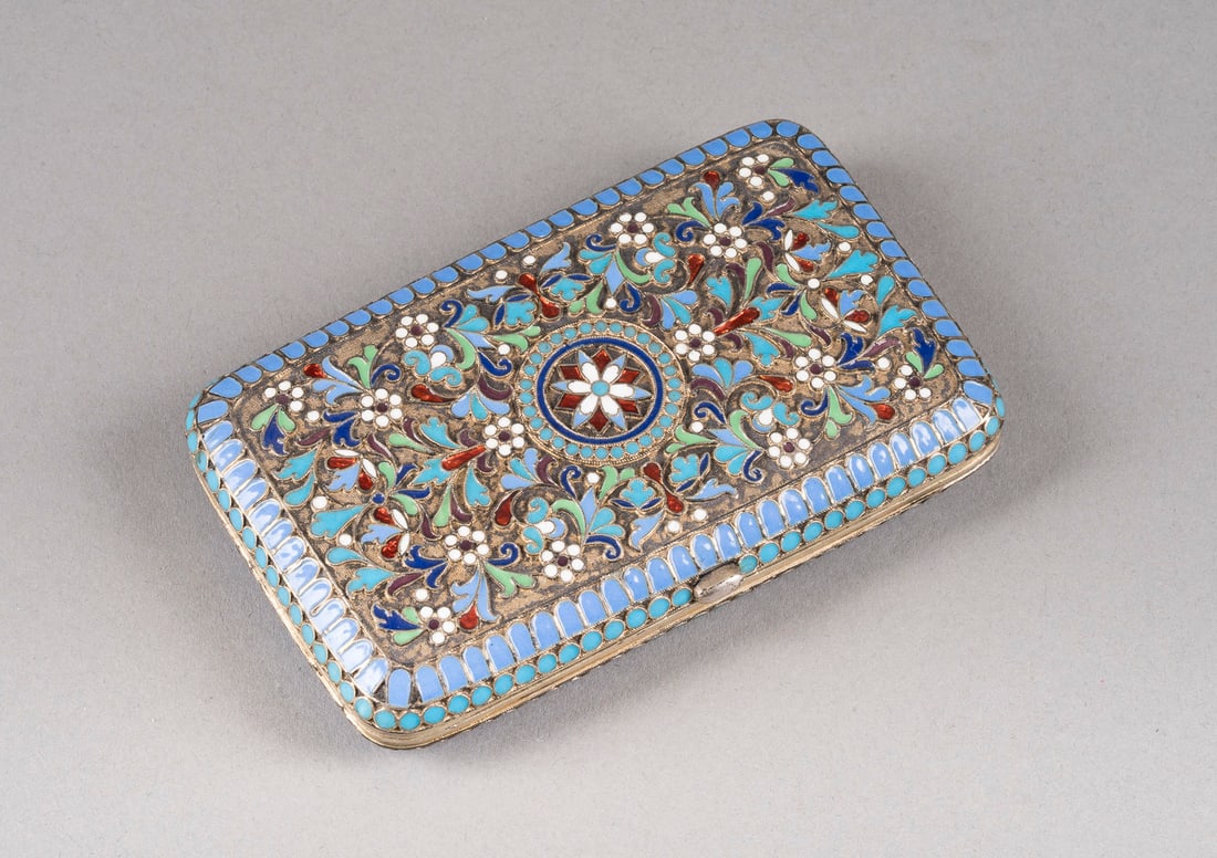 A SILVER-GILT AND CLOISONNE ENAMEL CIGARETTE CASE: A SILVER-GILT AND CLOISONNE ENAMEL CIGARETTE CASE Russian, Moscow, Ivan Saltykov, late 19th century Of rectangular form with rounded corners. Gilt interior. Marked with city hallmark, 84 standard and 