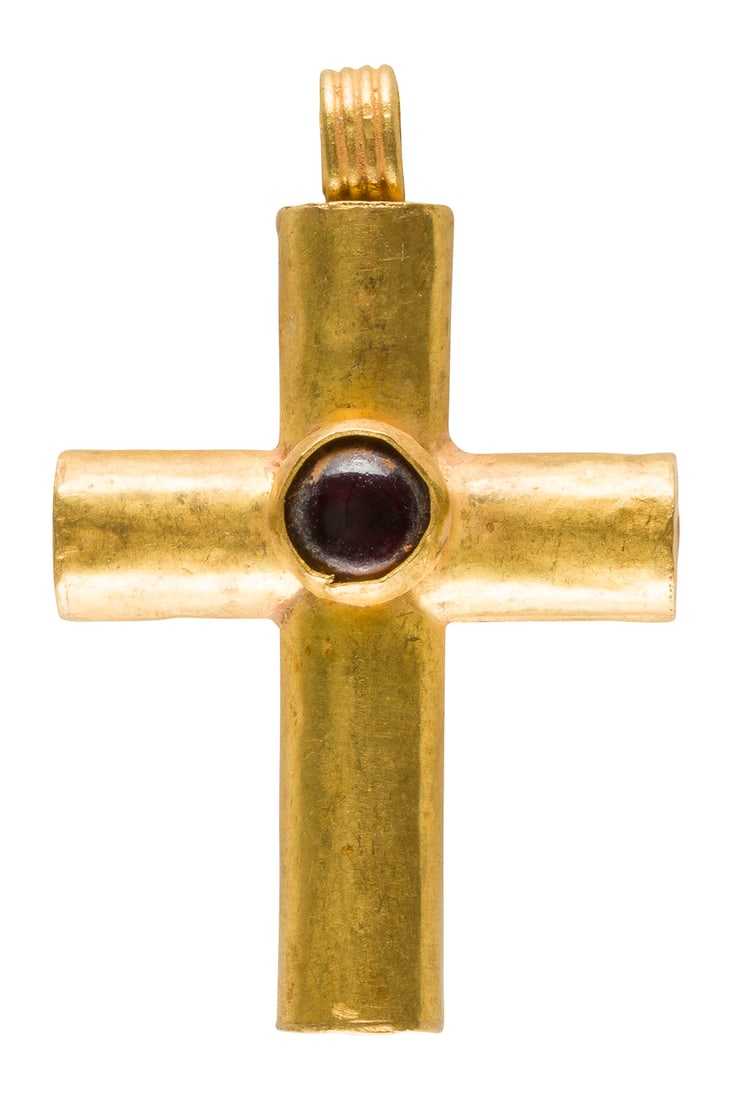 A BYZANTINE GOLD AND GARNET CROSS: A BYZANTINE GOLD AND GARNET CROSS 8th-12th century Set with a garnet. 4.3 cm long, 6 gr. GOLDENES KREUZ Byzanz, 8.-12. Jh. Gold, Granat-Cabochon. L. 4,3 cm, 6 g.