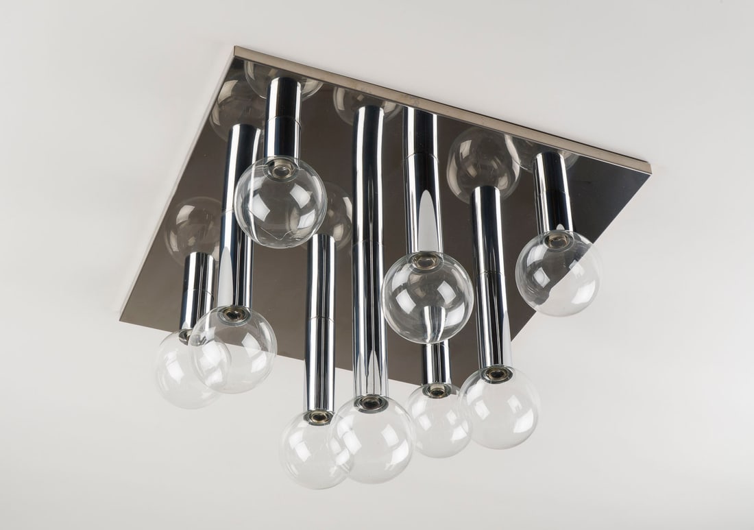 MOTOKO ISHII – WANDLEUCHTE 'SPACE CRYSTAL' DECKENLAMPE: MOTOKO ISHII1938 Tokio CEILING LIGHT 'SPACE CRYSTAL' WALL LAMP Germany, Staff Leuchten KG, around 1970 Polished stainless stell, chrome plated brass, glass. H. max. 42 cm, W. 62,5 cm, D. 62,5 cm. Manu