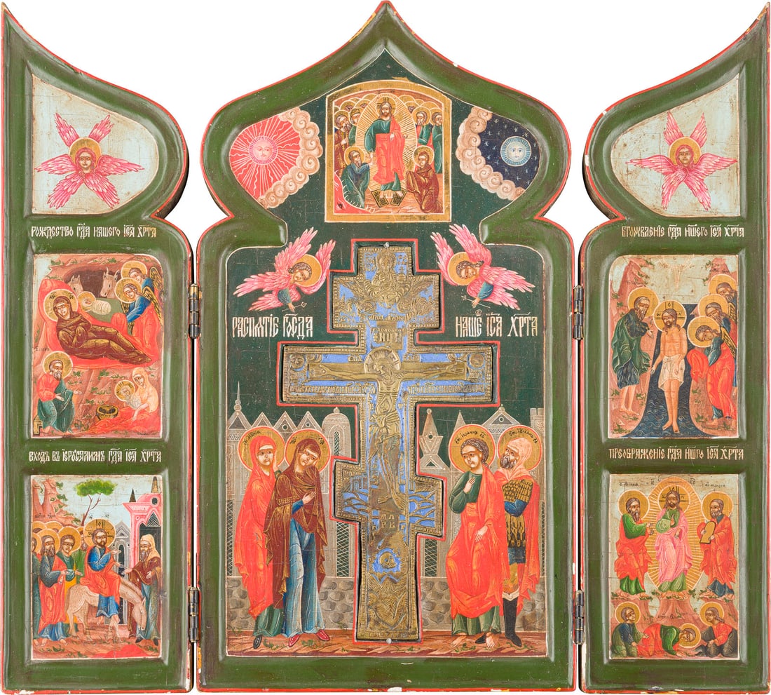 A TRIPTYCH SHOWING THE CRUCIFIXION AND FEASTS: A TRIPTYCH SHOWING THE CRUCIFIXION AND FEASTS Recent Tempera on wood panels. The haloes made of gold. The edges minimally chipped. 33.5 x 37.2 cm. TRIPTYCHON MIT DER KREUZIGUNG CHRISTI UND HOCHFESTEN 
