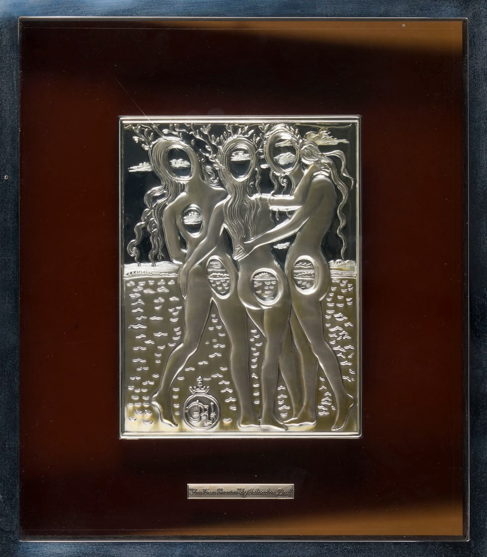 SALVADOR DALI - 'LAS TRES GRACIAS': SALVADOR DALI 1904 Figueres, Girona - 1989 ebenda 'LAS TRES GRACIAS' Reliefplakette, Silber 925/1000, Gew. 250g. R 38 x 33 cm, 22,1 x 16,8 cm. In der Platte monogram., mit Plakette im Rahmen bez., rue