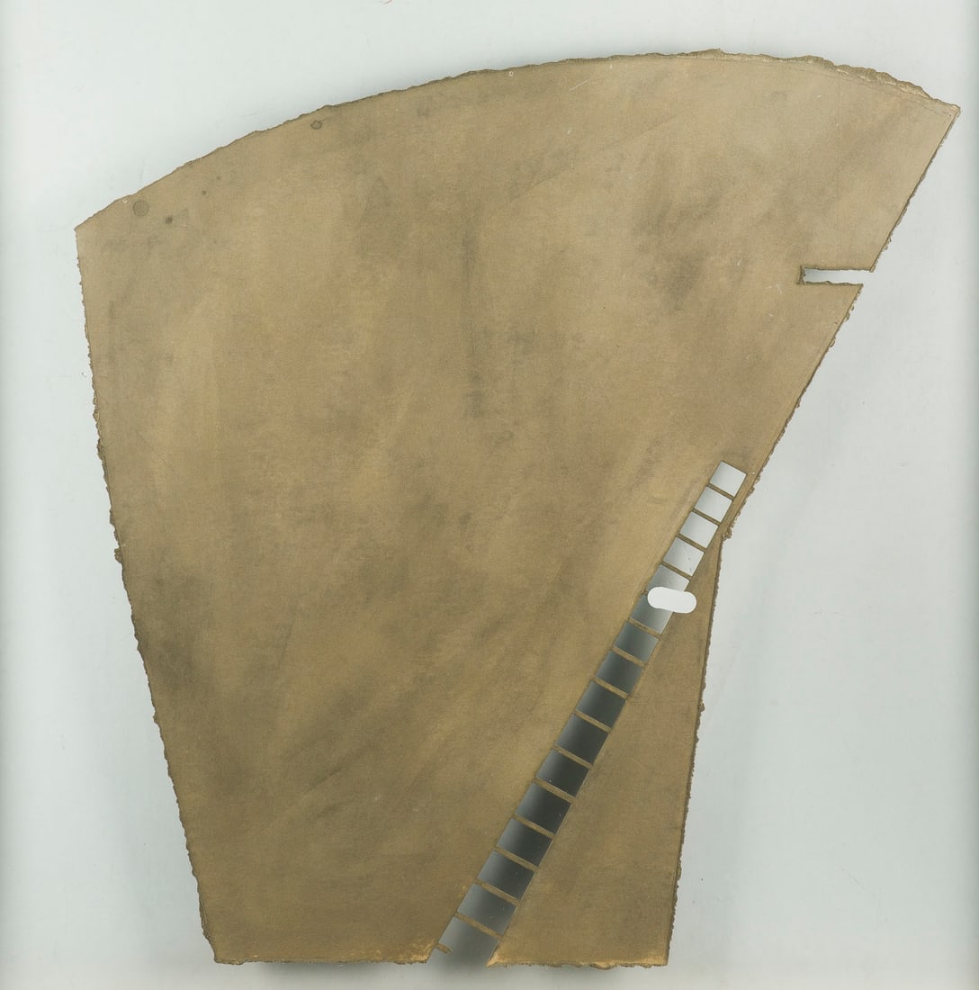 MANFRED MUELLER - OHNE TITEL (1982): MANFRED MUELLER 1950 Duesseldorf - lebt und arbeitet in Duesseldorf/Los Angeles, USA OHNE TITEL (1982) Betonfarbe auf Loeschkarton, zugeschnitten. R 82,5 x 93,5 cm, BM 66 x 64 cm. Verso: Rueckseitig s