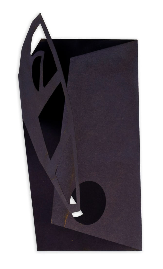 MANFRED MUELLER - OHNE TITEL: MANFRED MUELLER 1950 Duesseldorf - lebt und arbeitet in Duesseldorf/Los Angeles, USA OHNE TITEL Blauer Karton, zugeschnitten. ca. 17,3 x 8,5 cm. Verso: Mit Bleistift signiert. Leicht fleckig. Provenie