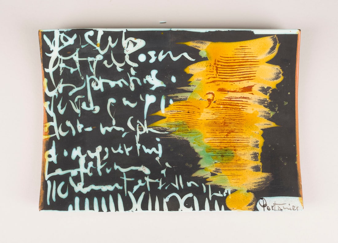 GILBERT PORTANIER - KERAMIKPLATTE: GILBERT PORTANIER 1926 Cannes, Frankreich - 2023 Vallauris, Frankreich KERAMIKPLATTE Keramik, polychrom gefasst, teils glasiert. 19,5 x 28 x 2,2 cm. Unten rechts sign. 'Portanier'.GILBERT PORTANIER 19