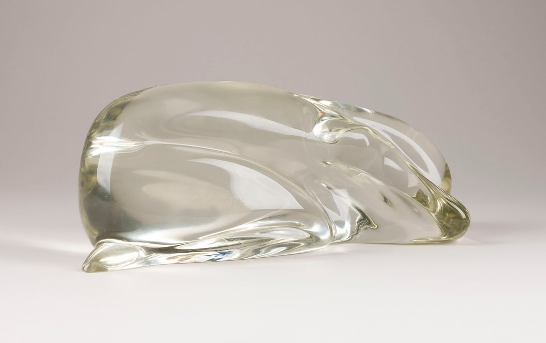 ERMANNO NASON - FIGUR: ERMANNO NASON 1928 Murano - 2014 ebenda FIGUR Italien, Murano, um 1975 Massives, leicht gelbliches Glas, frei geformt. H. max. 10,5 cm, B. 28 cm, T. max. 9 cm. Bez. 'E.Nason' (geritzt).ERMANNO NASON 1