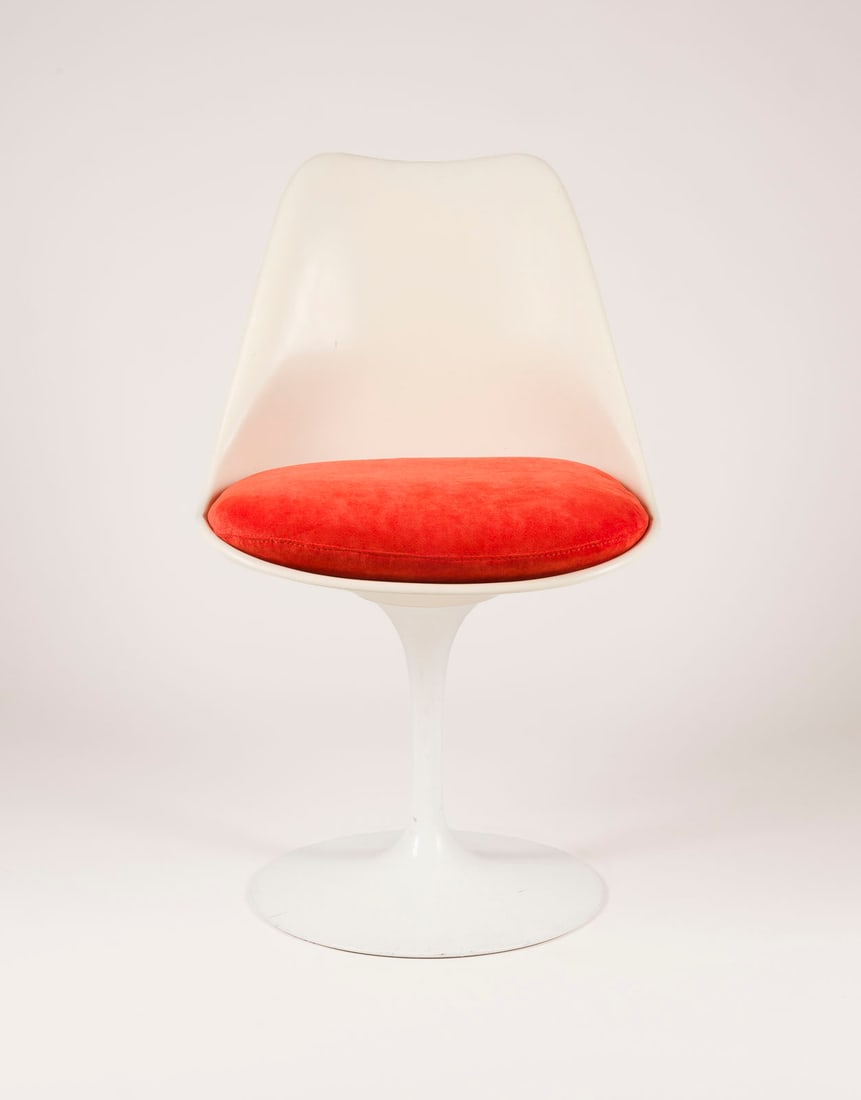 EERO SAARINEN - STUHL 'TULIP CHAIR' MODELL '151': EERO SAARINEN 1910 Kirrkonummi - 1961 Ann Arbor STUHL 'TULIP CHAIR' MODELL '151' USA / Deutschland, Knoll International, Entwurf 1956 Aluminiumguss beschichtet, Fiberglasschale lackiert, Polsterkissen