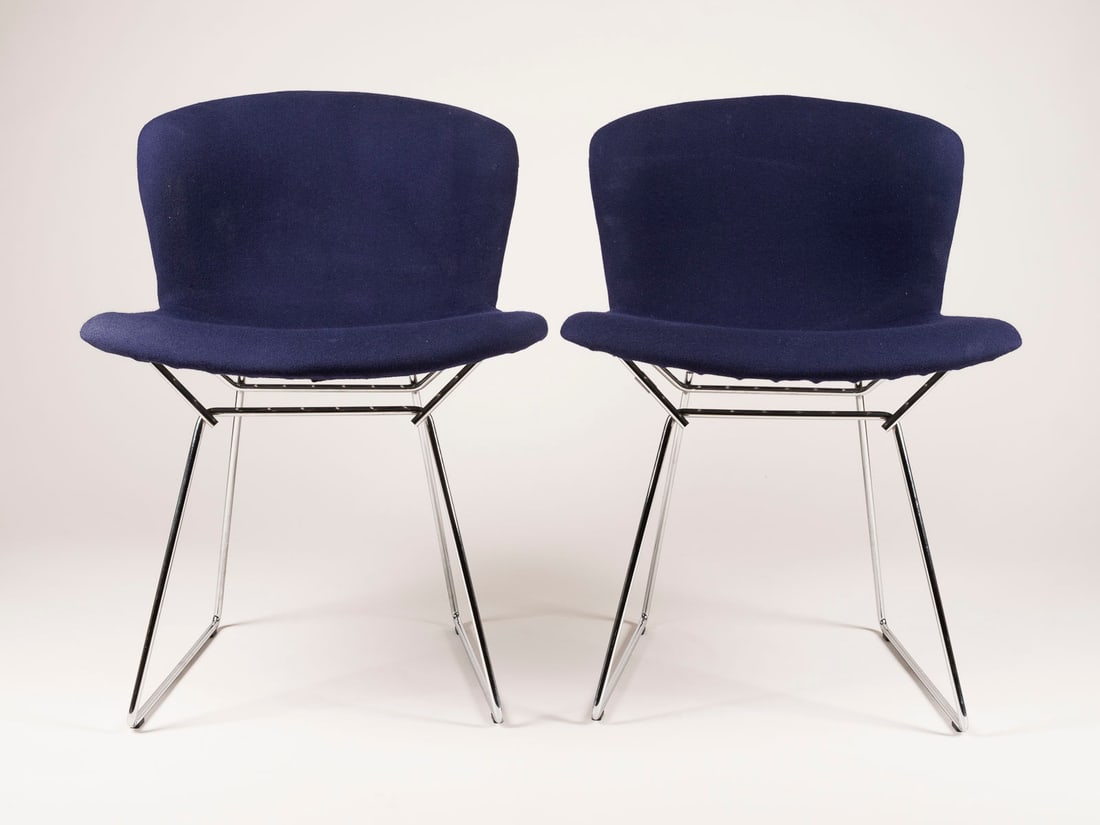 HARRY BERTOIA - PAAR STUEHLE MODELL '420': HARRY BERTOIA 1915 San Lorenzo, Italien - 1978 Barto, Pennsylvania, USA PAAR STUEHLE MODELL '420' USA / Deutschland, Knoll International, Entwurf 1952 Stahldraht verchromt, Sitzpolsterschale, Stoffbez