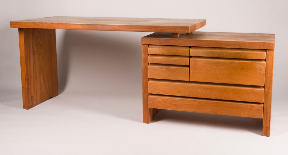 PIERRE CHAPO - SCHREIBTISCH 'B 19': PIERRE CHAPO 1927 Paris - 1987 SCHREIBTISCH 'B 19' Frankreich, Atelier Pierre Chapo, Entwurf 1960, hergestellt 1975 Bewegliche Tischplatte und Container 'R 19' m. sieben Schueben, wohl massives Ulmenh