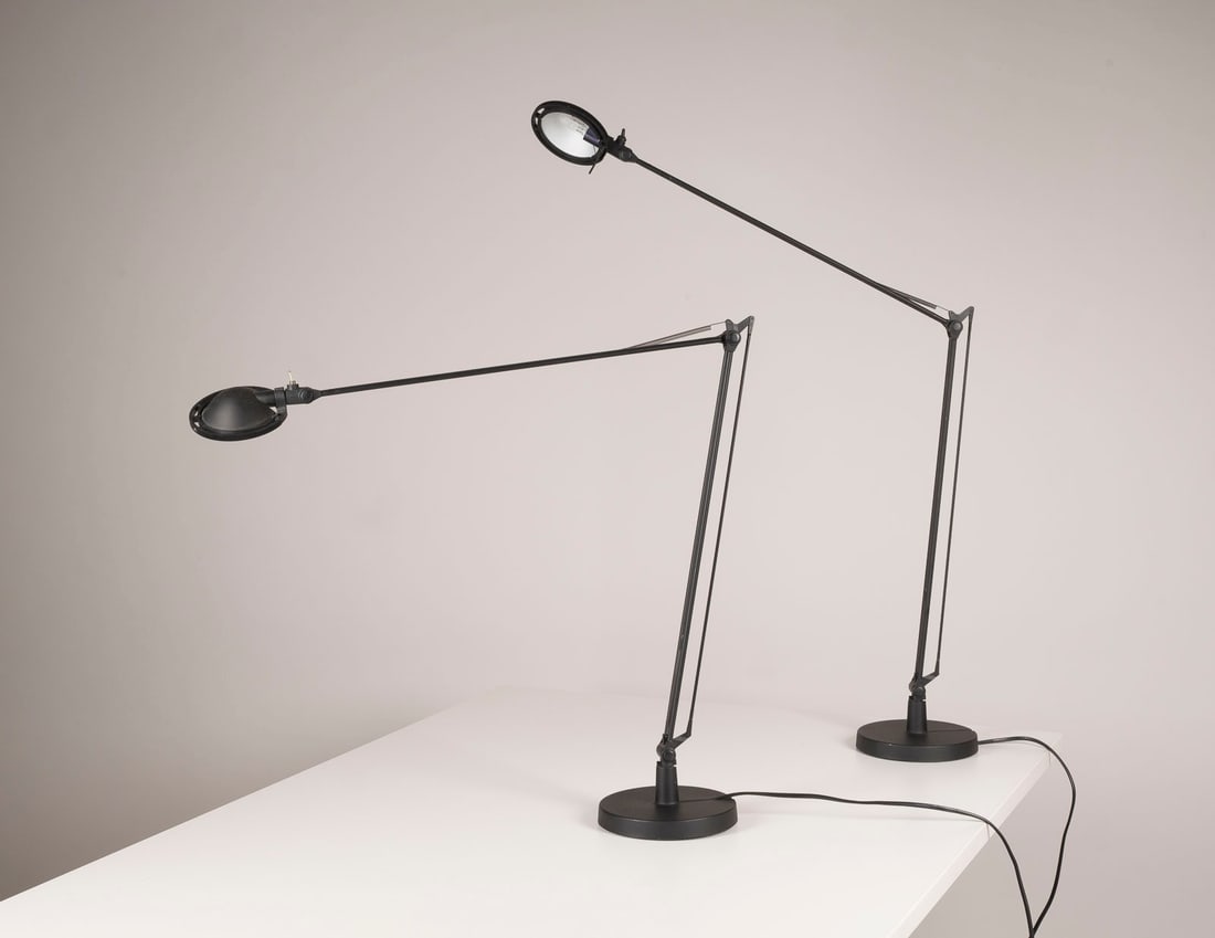 ALBERTO MEDA & PAOLO RIZZATTO - PAAR LEUCHTEN 'BERENICE': ALBERTO MEDA & PAOLO RIZZATTO 1945 Tremezzina und 1941 Mailand PAAR LEUCHTEN 'BERENICE' Italien, Luceplan, Entwurf 1985 Metallguss, schwarz lackiert, Aluminium eloxiert, Kunststoff, jew. 1-flg. elektr