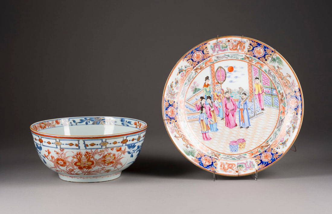 EINE IMARI-SCHALE UND EIN CANTON-FAMILLE-ROSE-TELLER