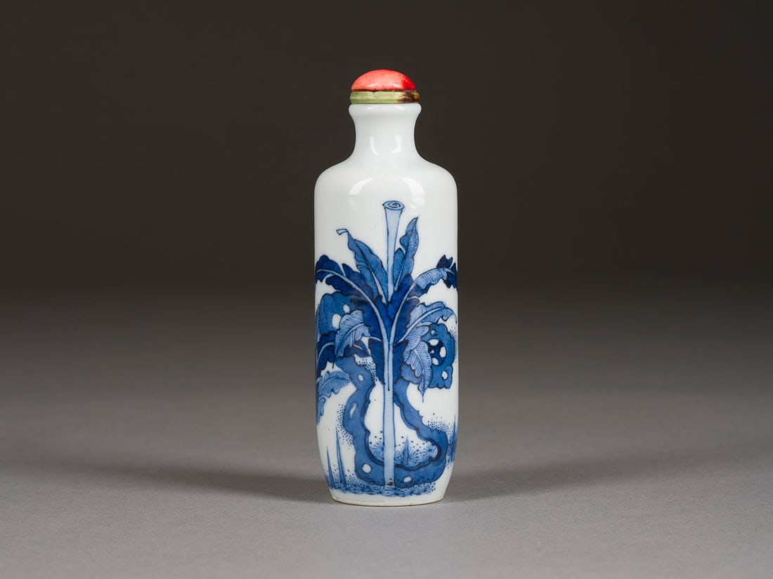 EINE BLAU-WEISSE SNUFFBOTTLE