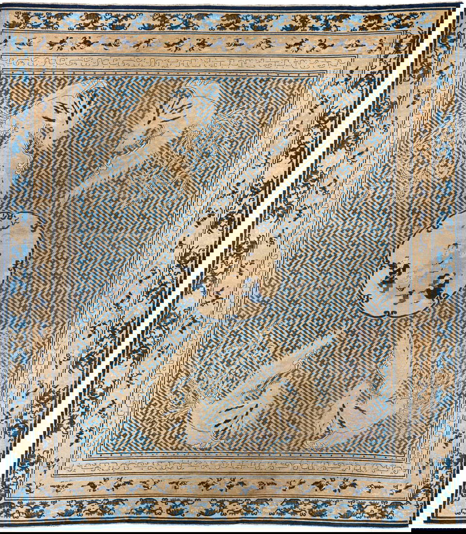 EIN NINGXIA-KANG-TEPPICH MIT DER DARSTELLUNG VON KNABEN UND SWASTIKA-MUSTER