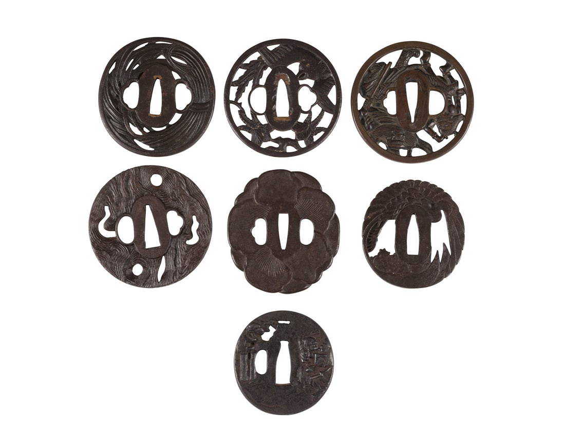 SIEBEN SUKASHI-TSUBA AUS EISEN