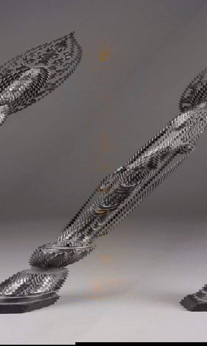 EINE FIGUR DER KANNON AUS BRONZEN