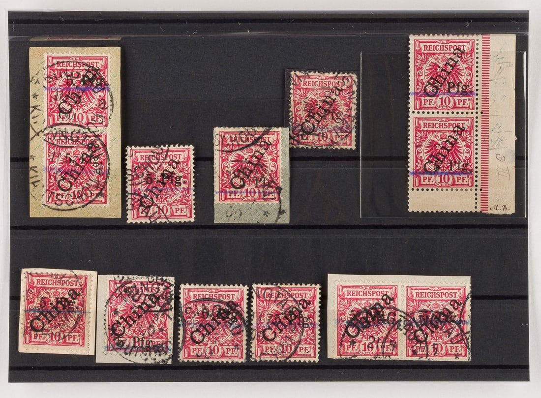 DEUTSCHE KOLONIEN: DEUTSCHE KOLONIEN China Konvolut 13 Marken, teilweise auf Briefausschnitt, teilweise Paare : Deutsche Post in China. 10 Pfennig, Überdruck 'China' und '5 Pfg., meist 'Rundstempel 'TSINGTAU