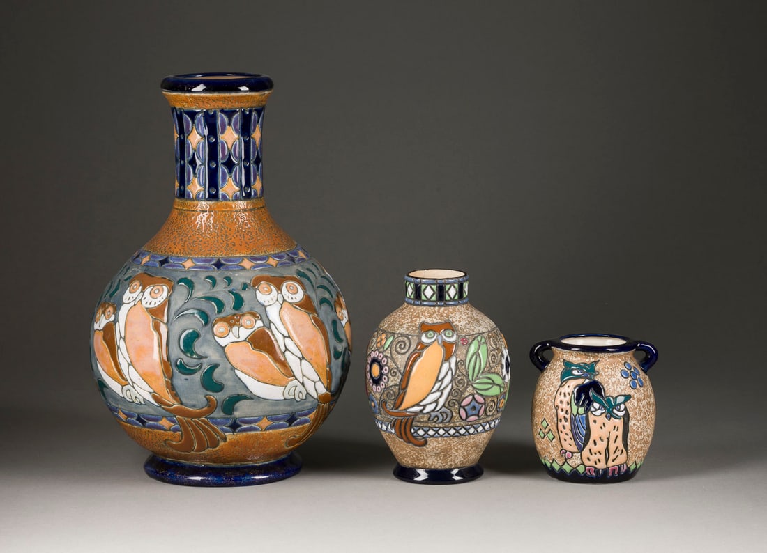 | DREI VASEN MIT DARSTELLUNGEN VON EULEN (1 of 1)