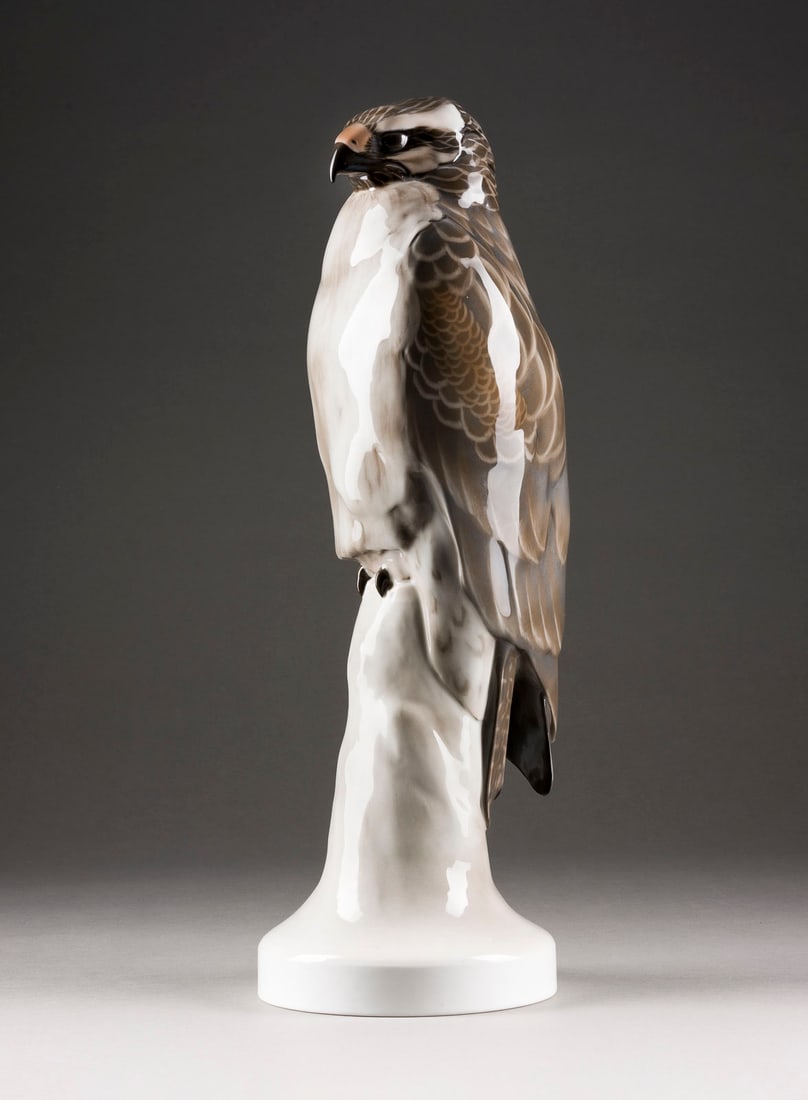 WILLY ZÜGEL | BUSSARD: WILLY ZÜGEL 1876 München - 1950 Wolkenkopf BUSSARD Deutsch, Rosenthal, um 1920 (Entwurf 1913) Porzellan, polychrom gefass. H. 53,5 cm. Grüner Manufakturstempel 'Selb-Bavaria', Modellnr.