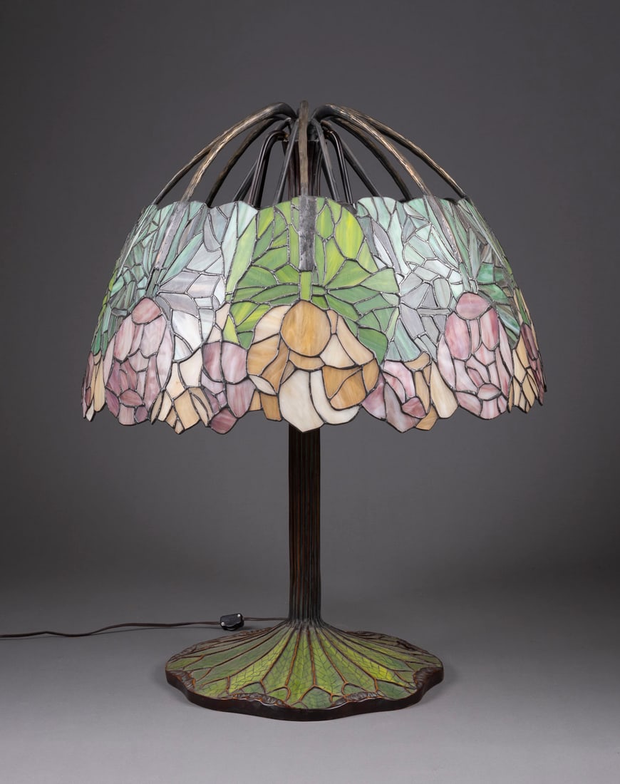 | SEHR GROSSE TISCHLEUCHTE IM STILE VON TIFFANY (1 of 1)