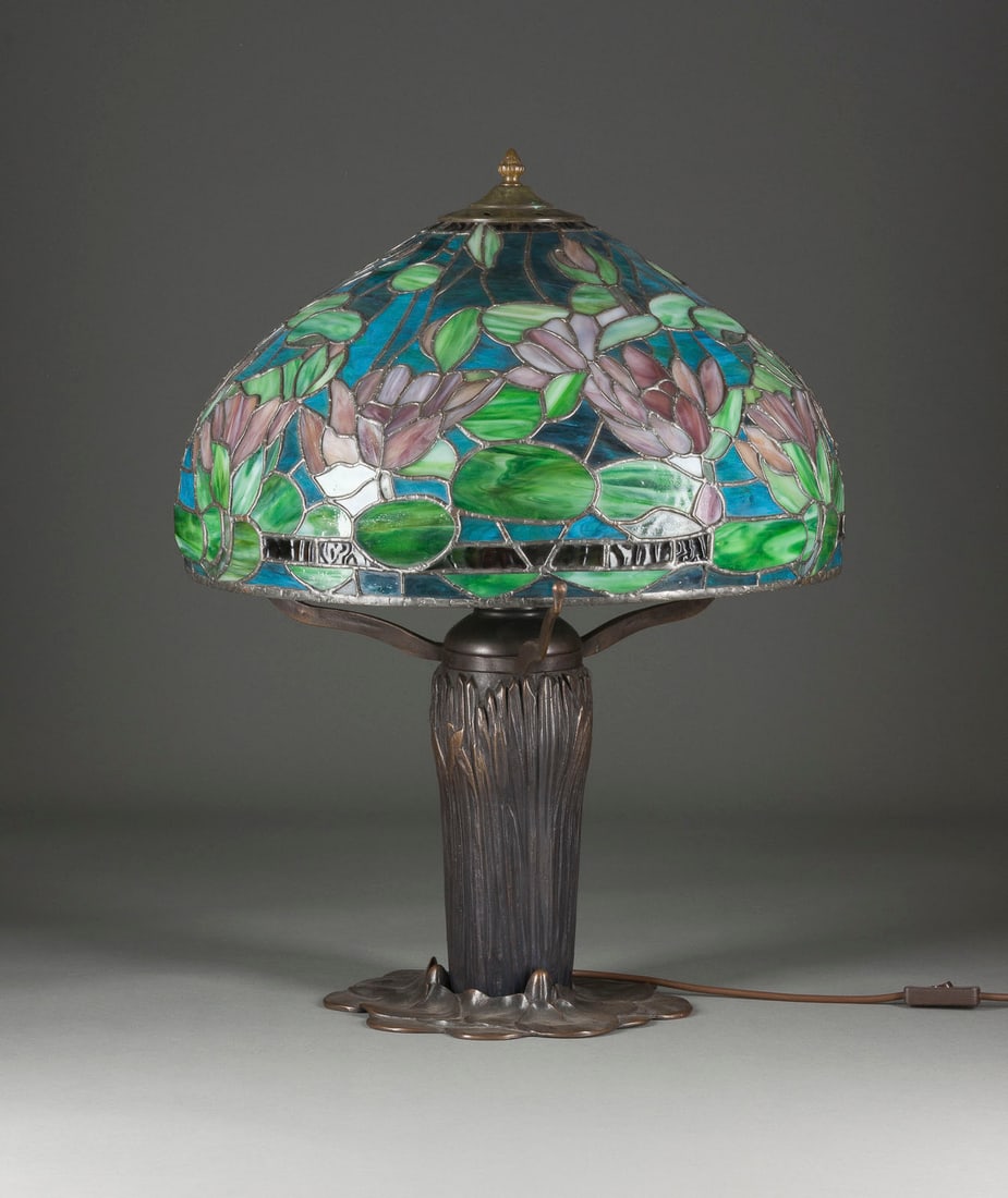 | TISCHLEUCHTE 'SEEROSEN' IM STILE VON TIFFANY (1 of 1)