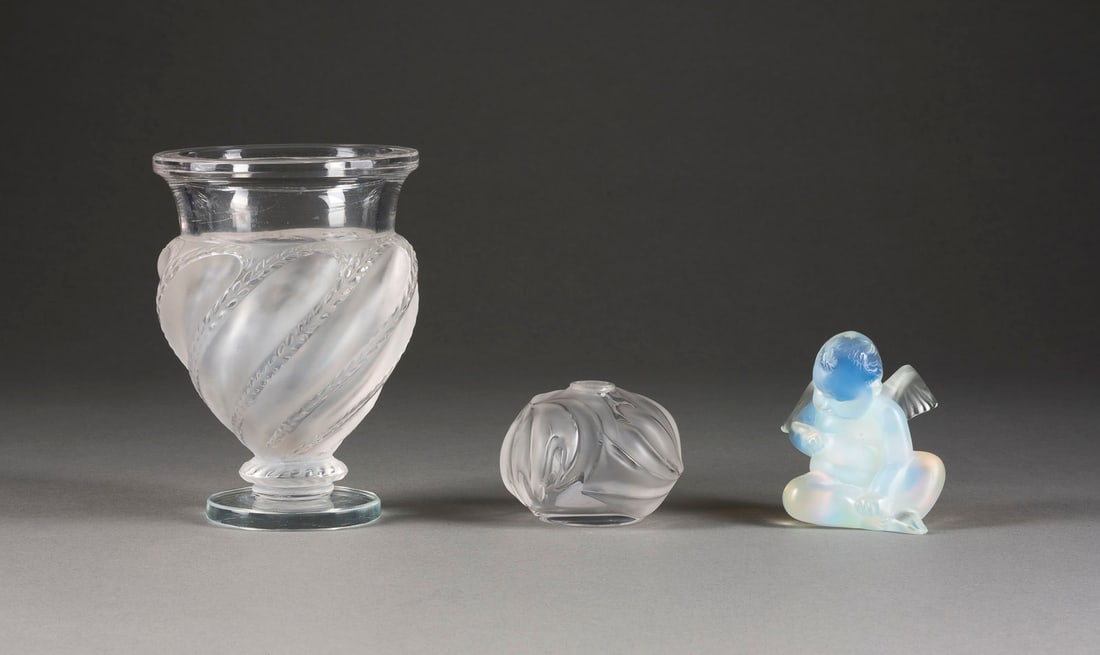 LALIQUE | ZWEI VASEN UND ENGEL-FIGUR (1 of 1)