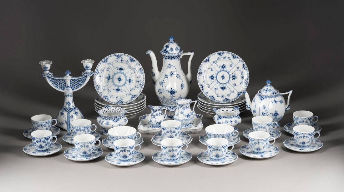 | 49-TEILIGES KAFFEE- UND TEESERVICE 'MUSSELMALET-VOLLSPIT (1 of 1)
