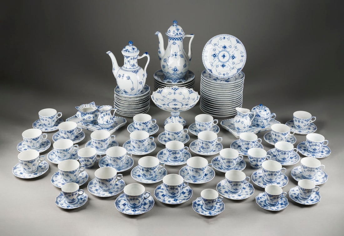 | 105-TEILIGES KAFFEESERVICE 'MUSSELMALET - HALBSPITZE / V (1 of 1)