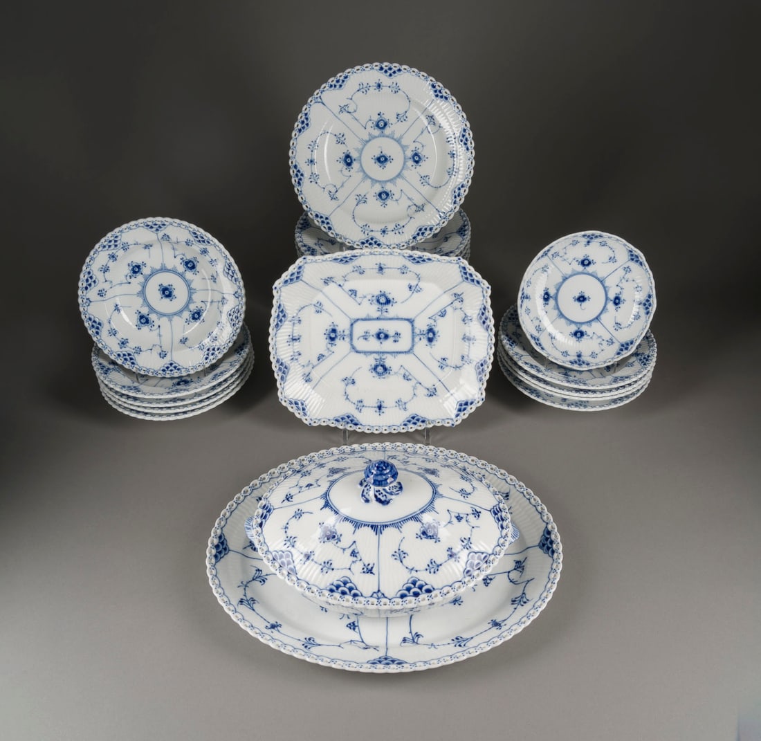 | 22-TEILIGES SPEISESERVICE 'MUSSELMALET - VOLLSPITZE' (1 of 1)