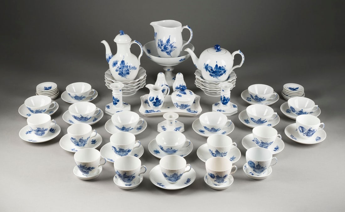 | 108-TEILIGES SPEISE- KAFFEE-/TEESERVICE 'BLAUE BLUMEN' (1 of 1)