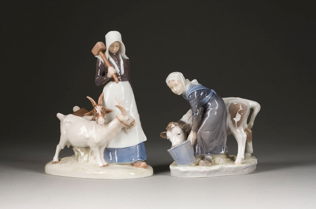 | ZWEI MÄDCHENFIGUREN (1 of 1)